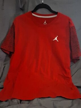 Jordan Nike Red Jordan Short Sleeve Tee with Patterned Sleeves Size XXL